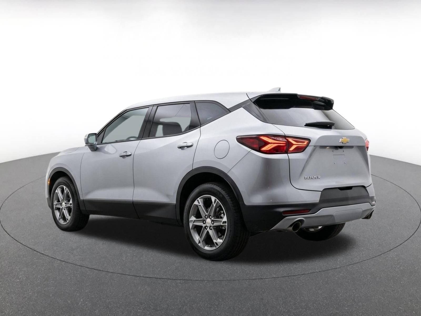 Used 2025 Chevrolet Blazer LT FWD image 6