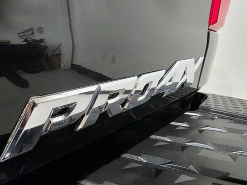 Used 2019 Nissan Titan S image 36