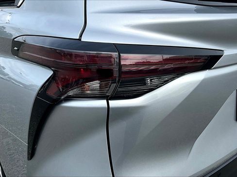 Used 2025 Toyota Sienna XLE FWD image 33
