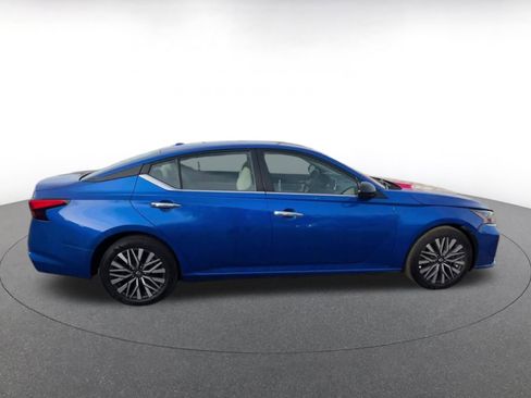 Used 2025 Nissan Altima 2.5 SV image 16