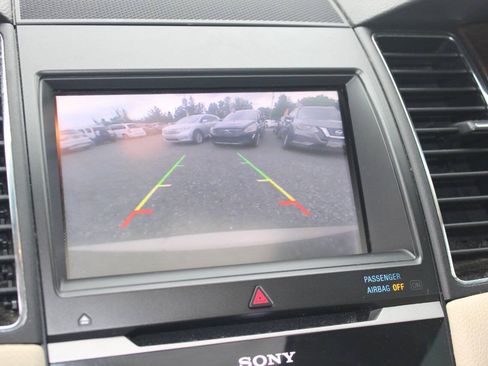 Used 2013 Ford Taurus Limited FWD image 17