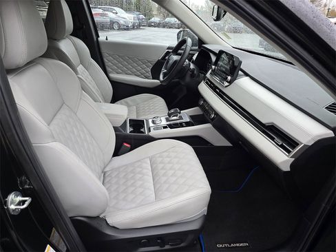 Used 2024 Mitsubishi Outlander SEL image 11