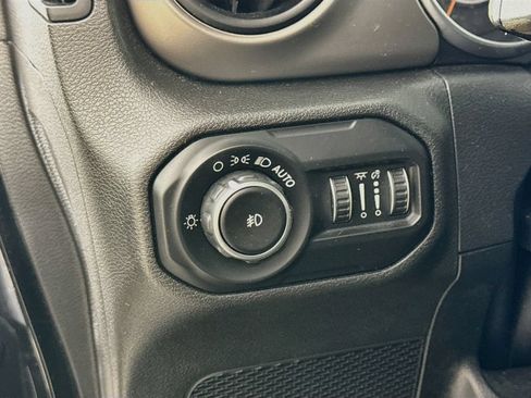 Used 2018 Jeep Wrangler Unlimited Sport S AWD/4WD image 11