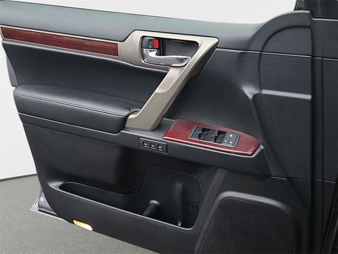 Used 2015 Lexus GX 460 image 32
