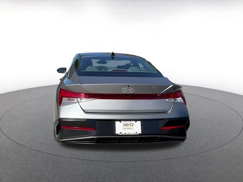 Used 2025 Hyundai Elantra SEL image 12