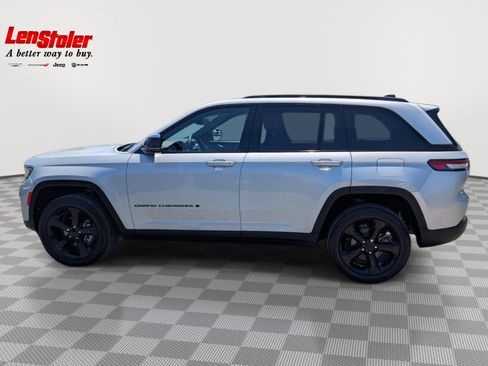 Used 2023 Jeep Grand Cherokee Altitude AWD/4WD image 2