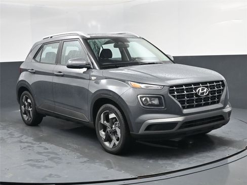 New 2025 Hyundai Venue SEL image 8