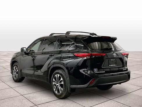 Used 2022 Toyota Highlander XLE AWD/4WD image 10