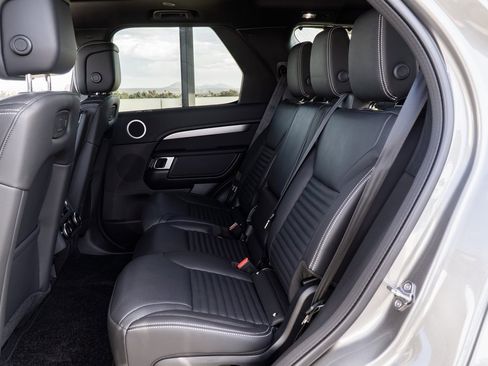 Used 2025 Land Rover Discovery Dynamic SE image 25