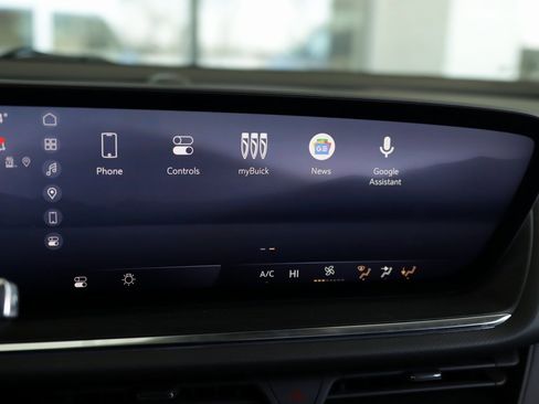 Used 2025 Buick Envision Preferred image 17