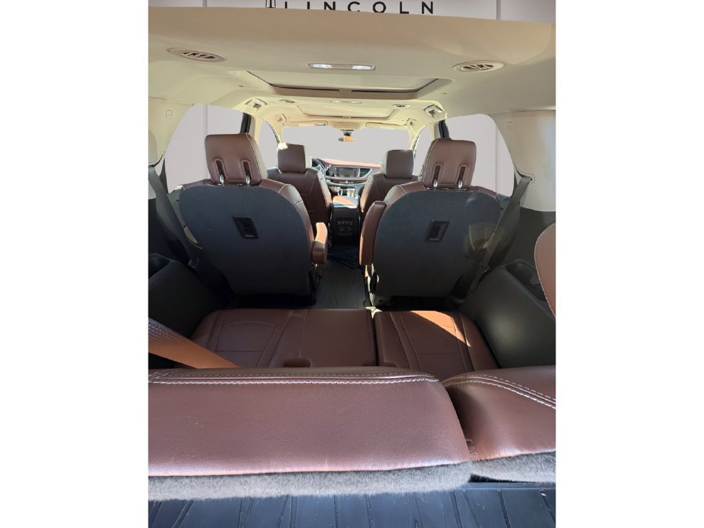Used 2018 Buick Enclave Avenir w/ Avenir Technology Package AWD/4WD image 14