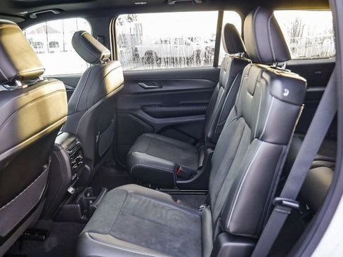 New 2025 Jeep Grand Cherokee L Altitude image 20