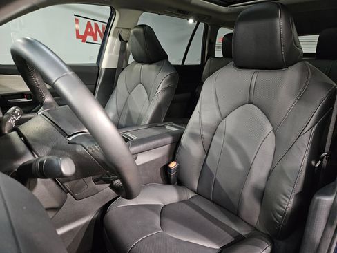 Certified 2025 Toyota Grand Highlander FWD image 24