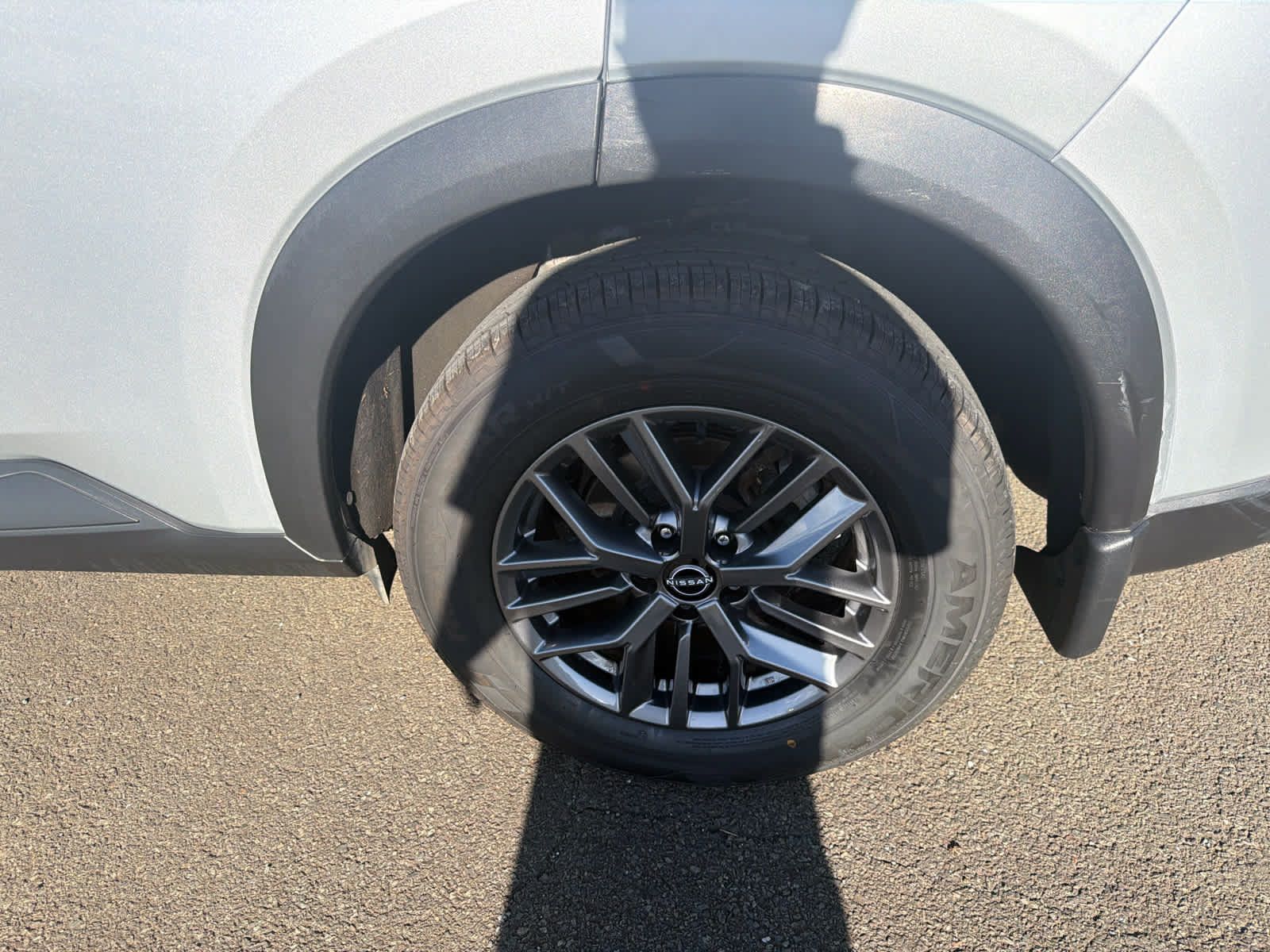 Used 2024 Nissan Rogue S FWD image 5