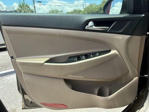 Used 2019 Hyundai Tucson Value FWD image 22