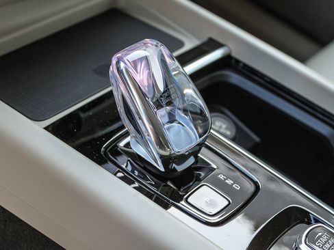 New 2026 Volvo XC60 B5 Ultra w/ Climate Package PRO image 22