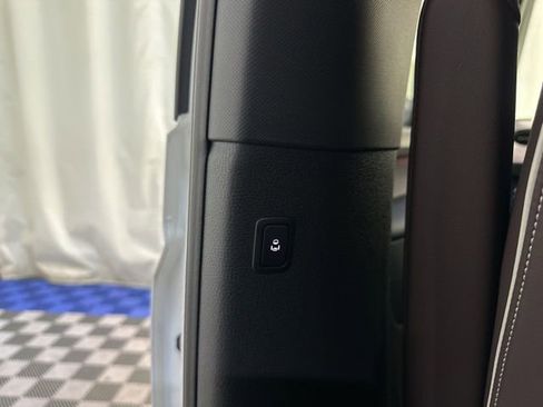 New 2025 Volkswagen ID. Buzz Pro S image 29