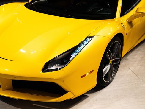 Used 2016 Ferrari 488 GTB RWD image 6