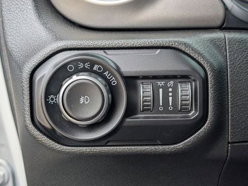 Used 2019 Jeep Wrangler Unlimited Sahara image 20