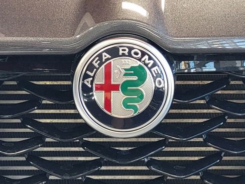 New 2025 Alfa Romeo Stelvio Sprint AWD/4WD image 13
