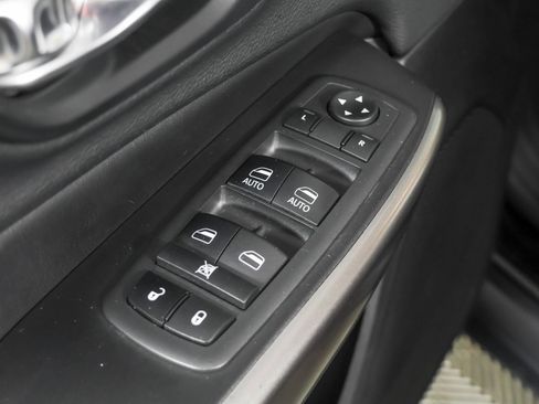 Used 2019 Jeep Cherokee Latitude Plus w/ Cold Weather Group AWD/4WD image 34