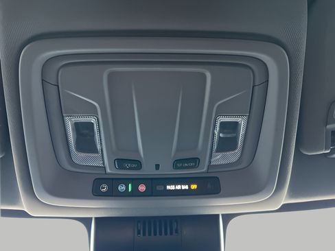 Used 2022 GMC Sierra 1500 SLE image 16