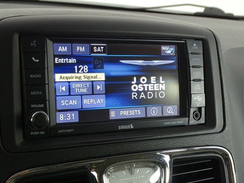 Used 2014 Chrysler Town & Country Touring-L w/ Driver Convenience Group image 30