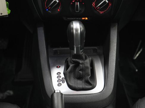 Used 2014 Volkswagen Jetta SE FWD image 17