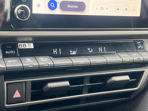 Certified 2025 Toyota Camry SE image 24