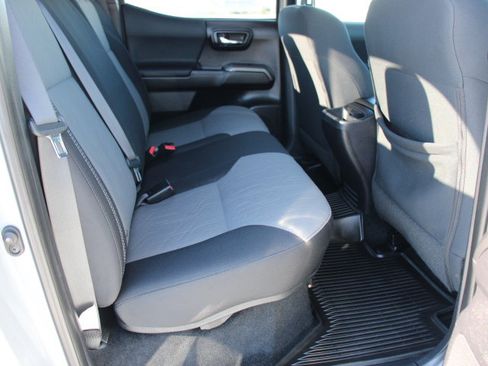 Used 2020 Toyota Tacoma TRD Off-Road image 19