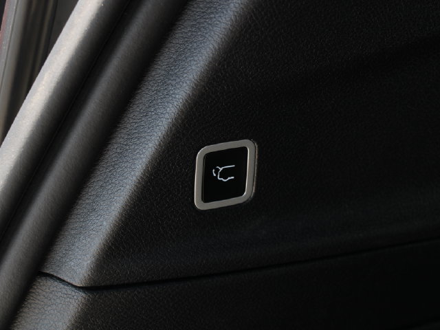 Used 2025 Chrysler Pacifica Select FWD image 12