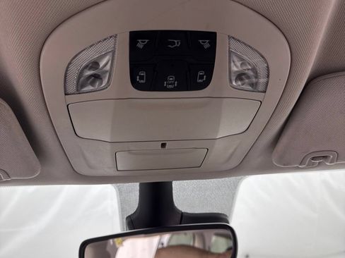 Used 2024 Chrysler Pacifica Touring-L FWD image 22