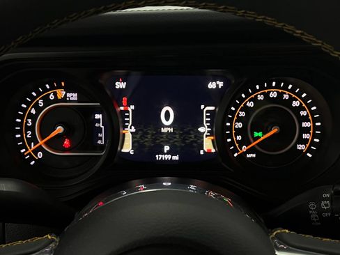 Used 2024 Jeep Wrangler Unlimited Sahara w/ Technology Group AWD/4WD image 18
