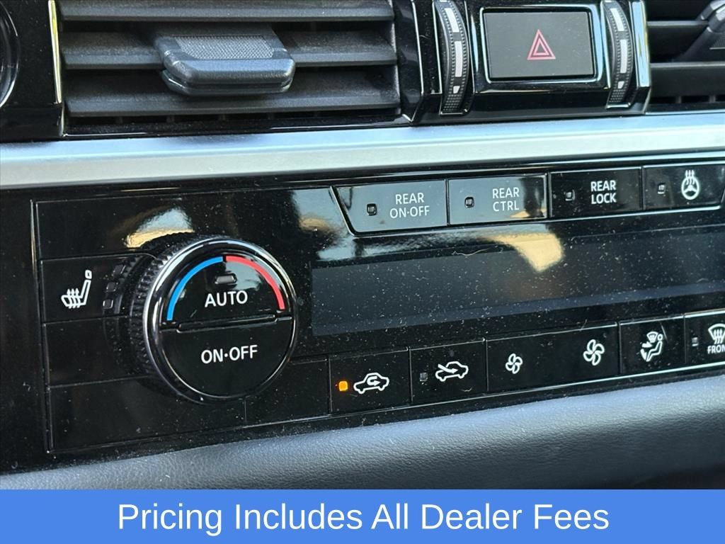 Used 2024 Nissan Pathfinder SL AWD/4WD image 12