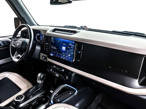 Used 2023 Ford Bronco Wildtrak image 16