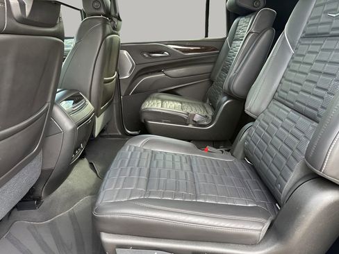 Used 2021 Cadillac Escalade ESV Sport Platinum image 18