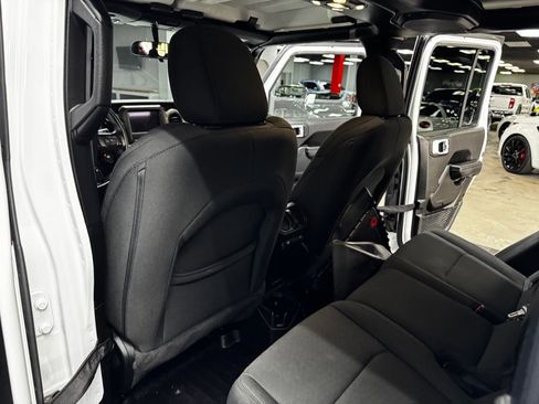 Used 2022 Jeep Gladiator Willys image 41