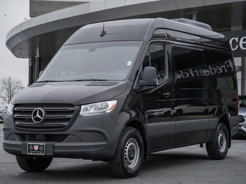 Used 2024 Mercedes-Benz Sprinter 2500 image 3