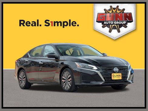 Used 2025 Nissan Altima 2.5 SV image 1