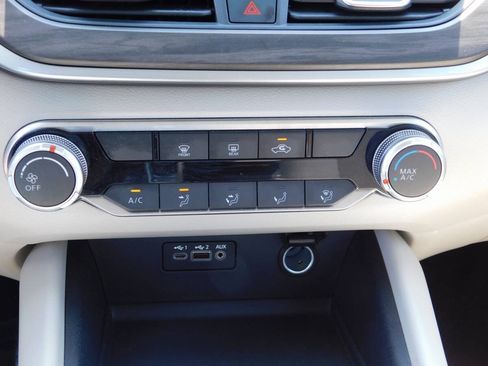 Used 2025 Nissan Altima 2.5 SV FWD image 12