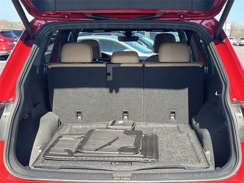 Used 2024 Volkswagen Tiguan SE R-Line image 32