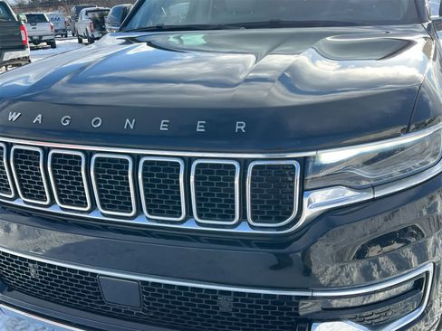 Used 2023 Jeep Wagoneer Series III w/ Preferred Equipment Group image 11