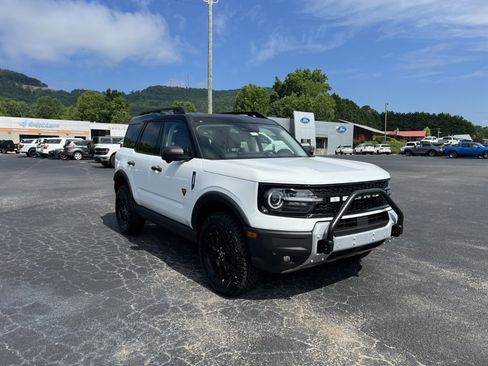 New 2025 Ford Bronco Sport Badlands w/ Sasquatch Badlands Package image 3