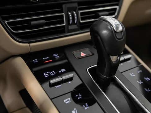 Certified 2023 Porsche Macan S AWD/4WD image 24