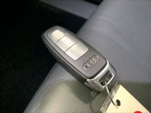 Used 2023 Audi Q4 e-tron Premium w/ Convenience Package image 18