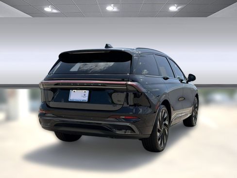 Used 2024 Lincoln Nautilus Reserve w/ Equipment Group 202A AWD/4WD image 7