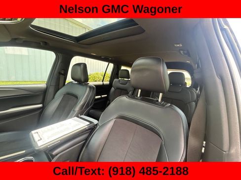 Used 2024 Jeep Grand Cherokee L Altitude AWD/4WD image 11