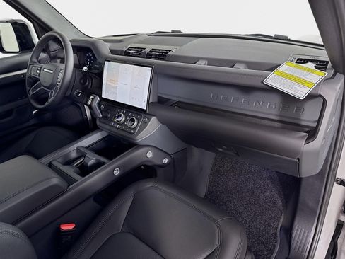 Used 2026 Land Rover Defender 130 X-Dynamic SE AWD/4WD image 31