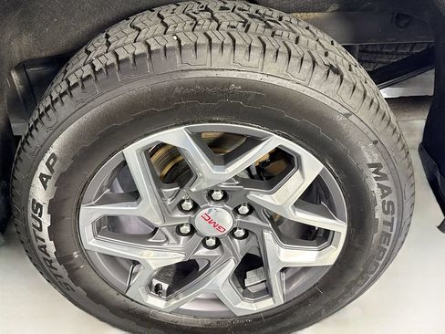 Used 2023 GMC Sierra 1500 SLT w/ SLT Premium Package AWD/4WD image 33