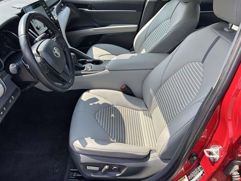 Used 2021 Toyota Camry SE w/ Convenience Package FWD image 16